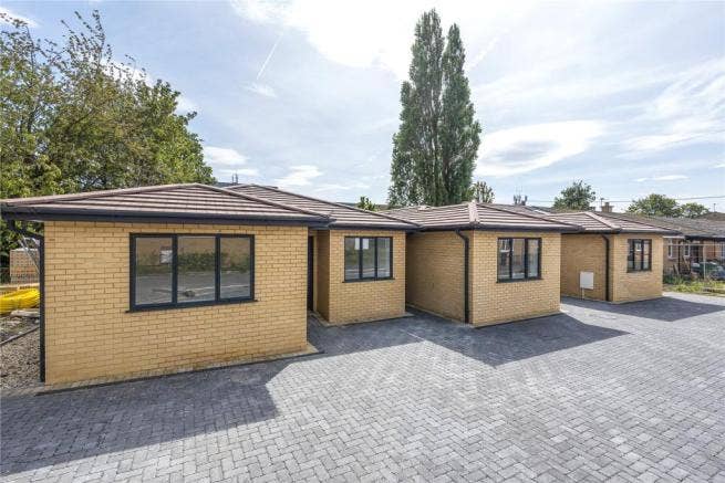 three new build bungalows in Oxford